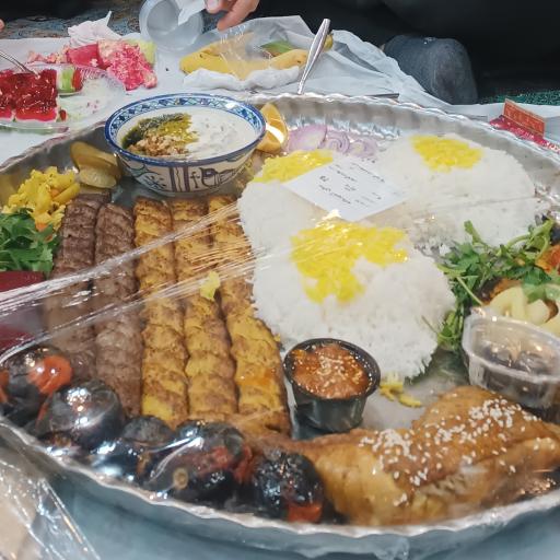 عکس باغ رستوران گذرخان