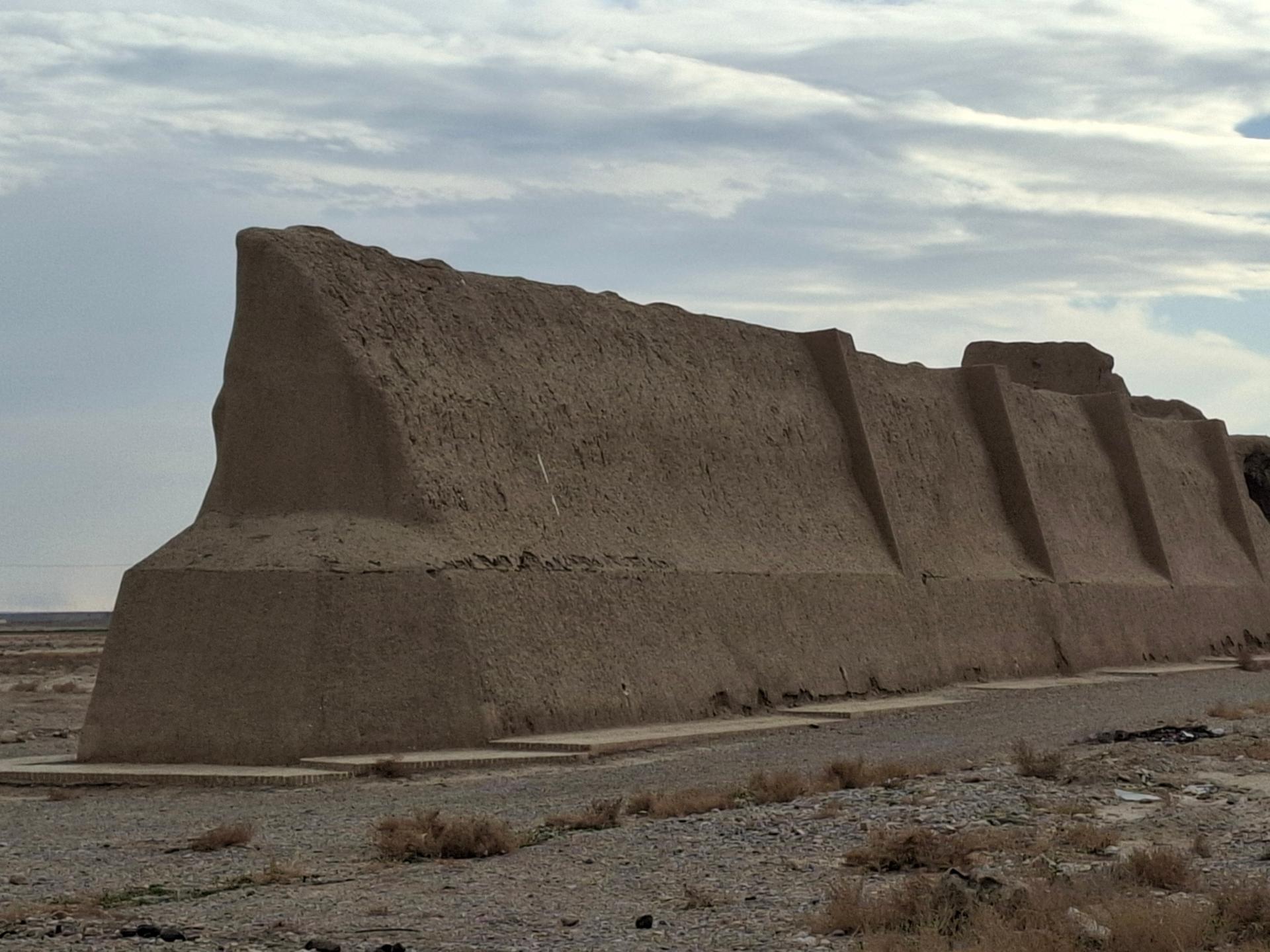 عکس دیوار بارو دامغان