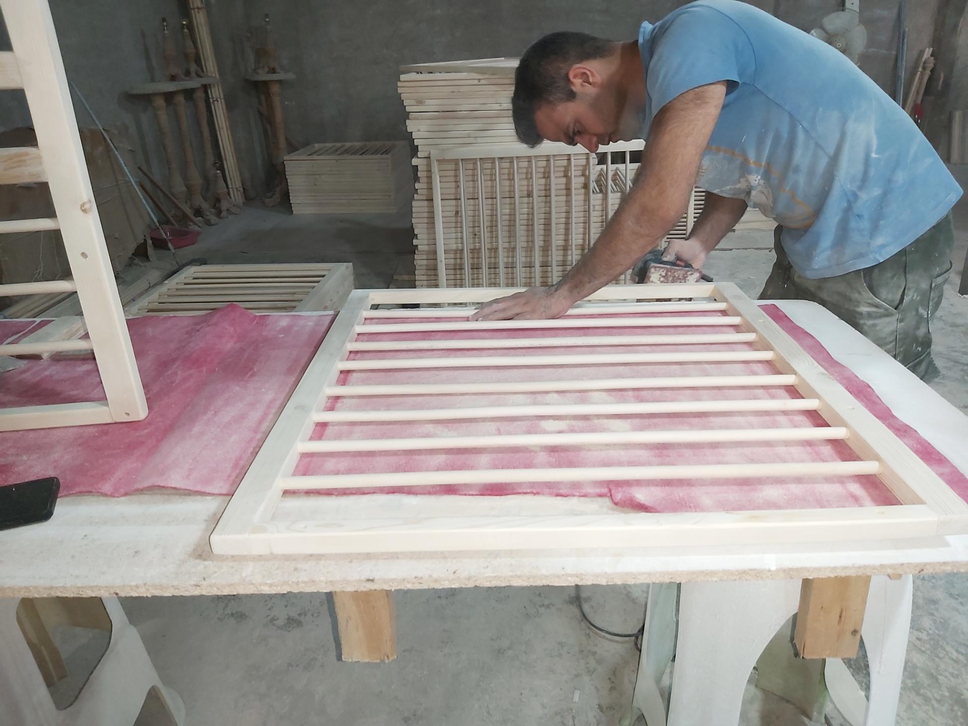 عکس کارخانه ایران گهواره بخش تولید تخت گهواره چوبی