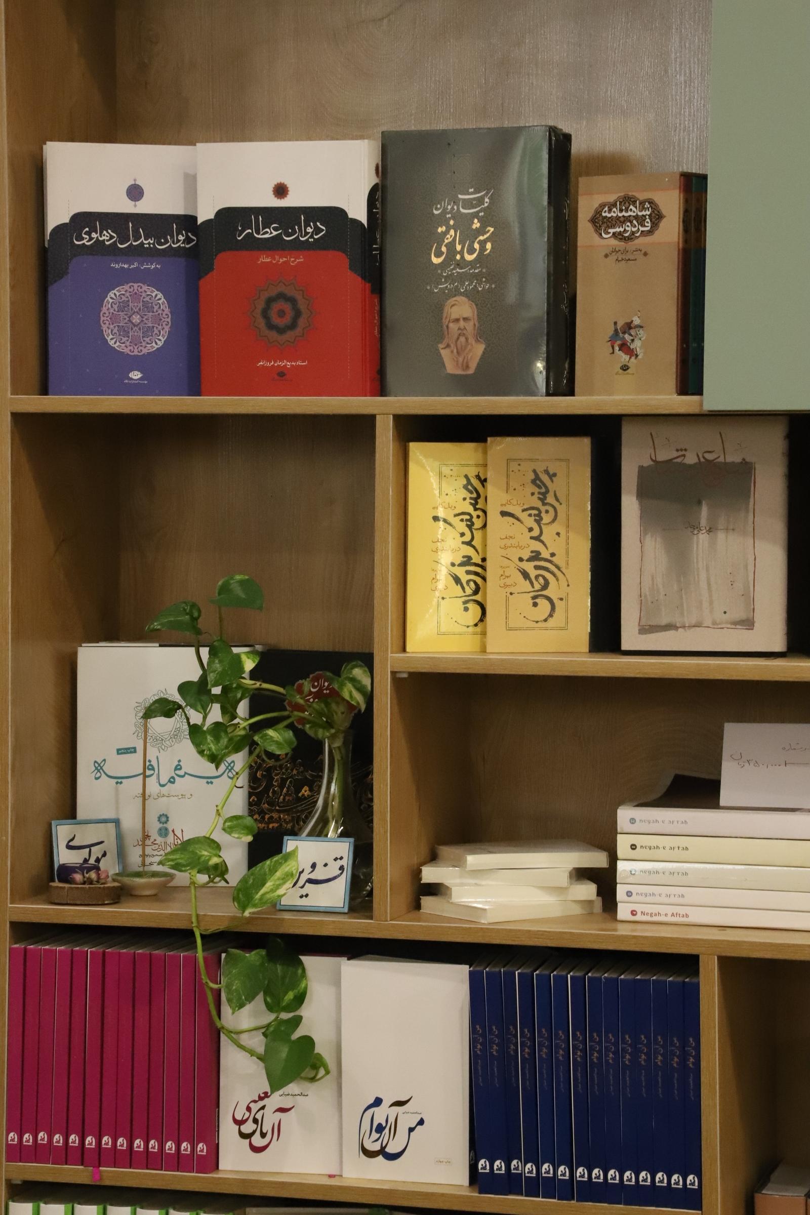 عکس کافه کتاب درنگ