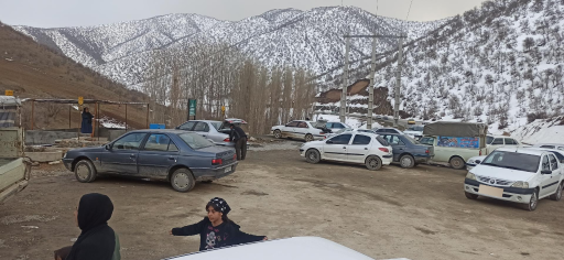 عکس پارکینگ حاشیه جاده