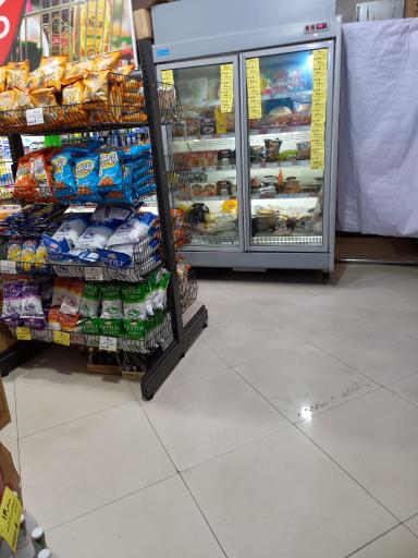 عکس فروشگاه افق کوروش