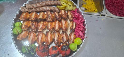 عکس رستوران بختیاری