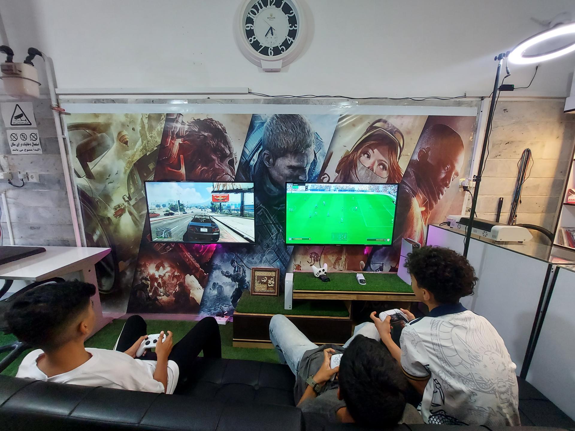 عکس خدمات کامپیوتر و کافی نت امیدموناکو