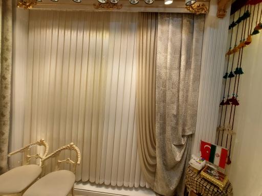 عکس گالری پرده فاروق