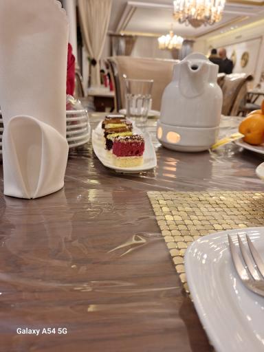 عکس رستوران ماه بهشت