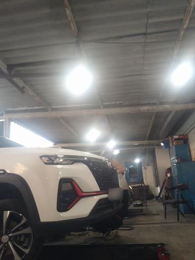 تعمیرگاه خودروهای چینی یگانه