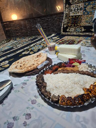 عکس باغ رستوران شاندیز