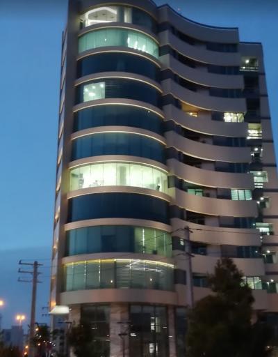 عکس ساختمان شهر پزشکان