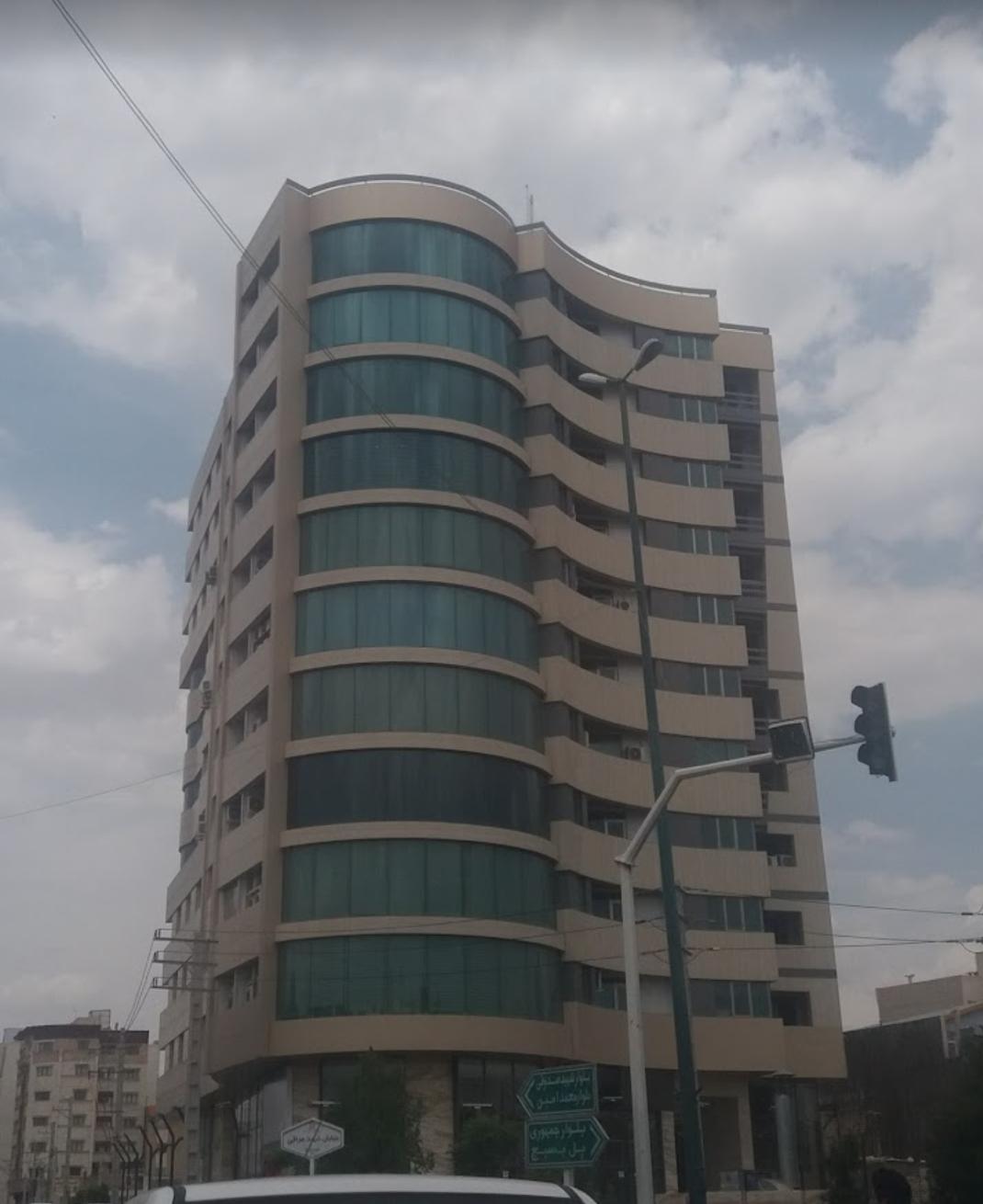 عکس ساختمان شهر پزشکان