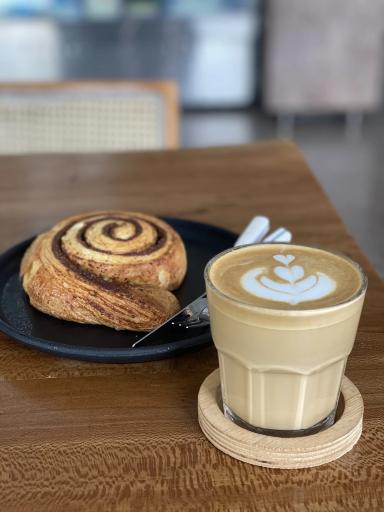 شیرینی بارن