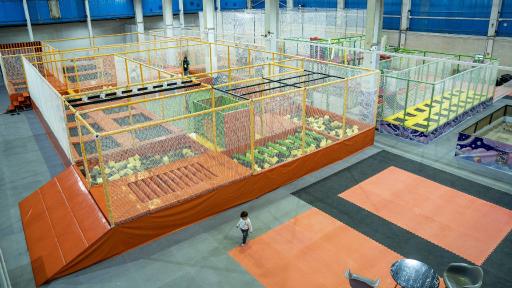 عکس ترامپولین پارک هیواد