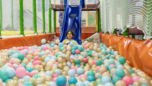 عکس ترامپولین پارک هیواد