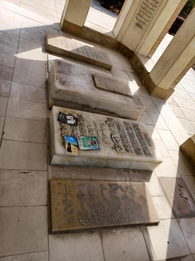 عکس آرامگاه فاضل اصفهانی