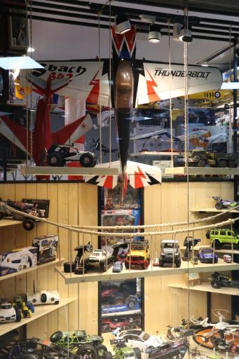 عکس فروشگاه ایستگاه پرواز