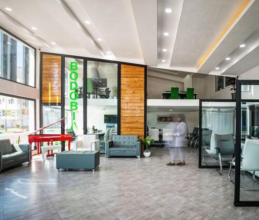 عکس مشاور املاک بدو بیا