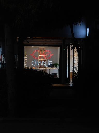 عکس بینایی سنجی و عینکسازی چارلی