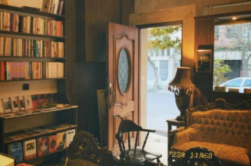 عکس کافه کتاب پرنده آبی