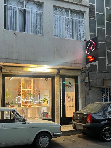 عکس بینایی سنجی و عینکسازی چارلی