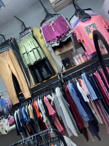 فروشگاه پوشاک راحتی زنانه و بچگانه طرفه