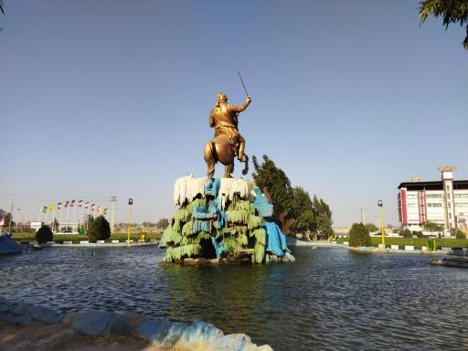 عکس مجسمه برنزی یعقوب لیث صفاری 