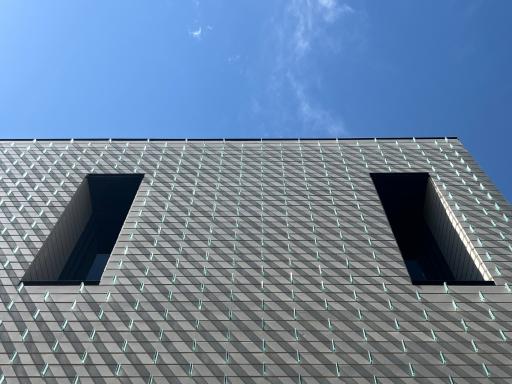 عکس آخیز تجارت اسپادانا