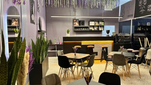 عکس کافه بنفش