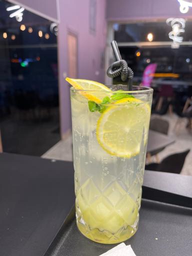 عکس کافه بنفش