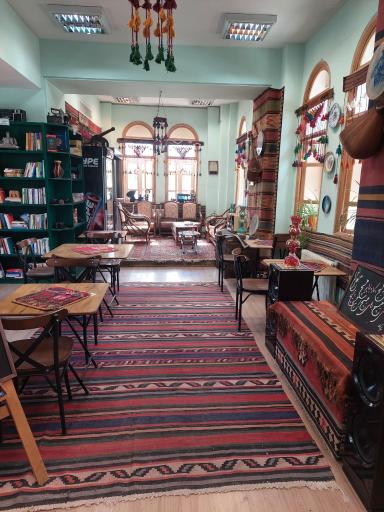 عکس کافه کتاب همای