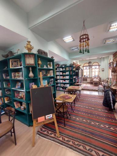 عکس کافه کتاب همای