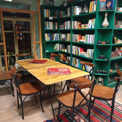 عکس کافه کتاب همای