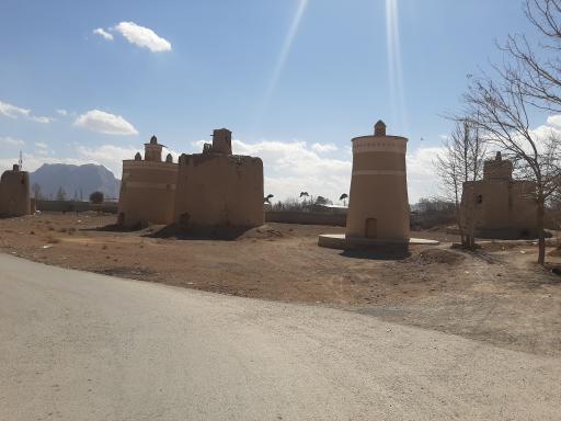 عکس برج‌های قدیمی کبوتر هویه