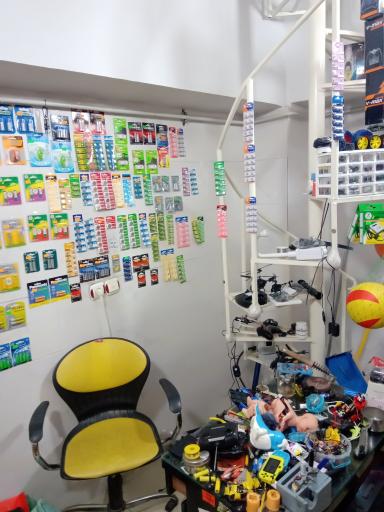 عکس فروشگاه و تعمیرات اسباب بازی زرافه