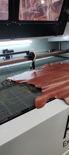 عکس کارگاه چرم بهرام 