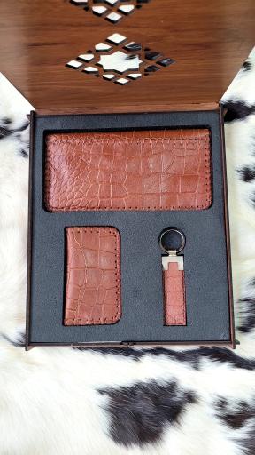 عکس کارگاه چرم بهرام 