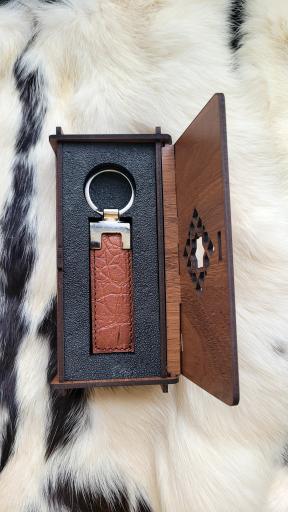 عکس کارگاه چرم بهرام 