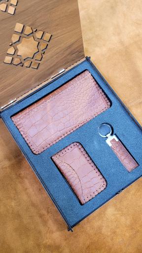 عکس کارگاه چرم بهرام 