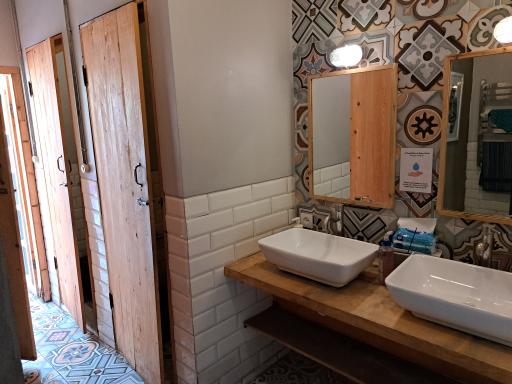 عکس مسافرخانه کرگدن