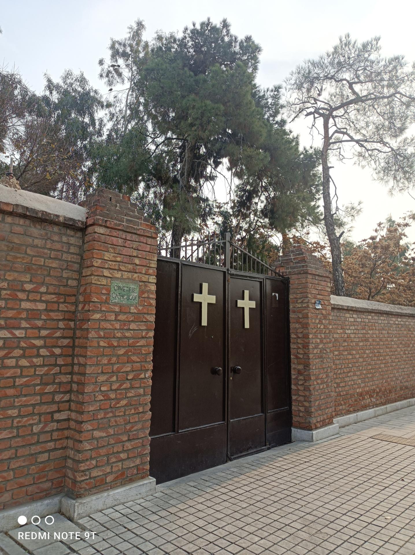 عکس آرامستان تاریخی مسیحیان دولاب