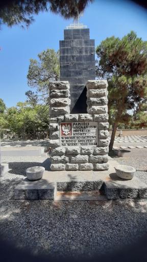 عکس آرامستان تاریخی مسیحیان دولاب