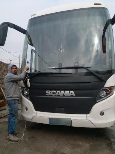 عکس شیشه اتومبیل حسین زاده