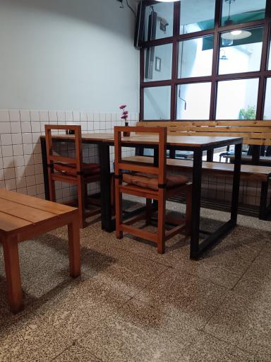 رستوران هوژان