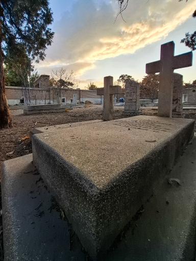 عکس آرامستان تاریخی مسیحیان دولاب