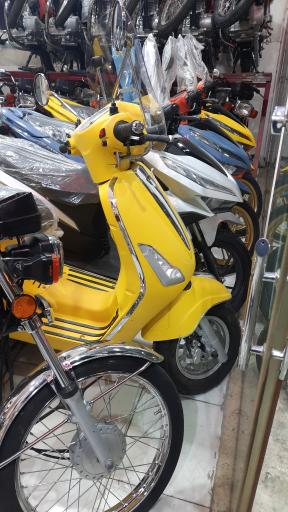عکس فروشگاه موتور سیکلت جوان