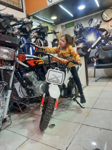 عکس فروشگاه موتور سیکلت جوان