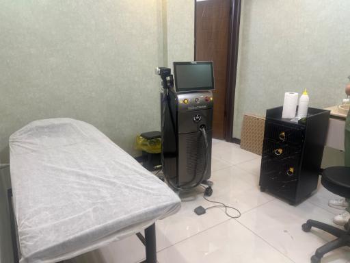 عکس مرکز لیزر و زیبایی الا