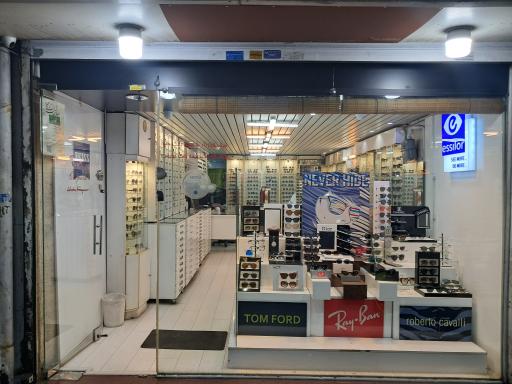 عکس عینک فروشی ماهک