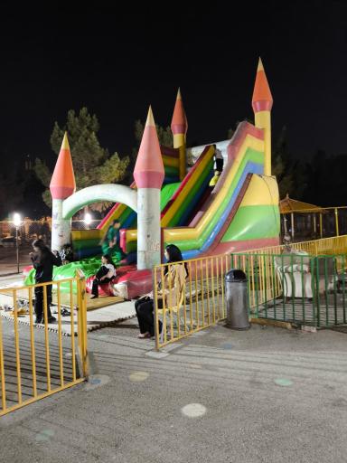 عکس شهربازی پنگوین قرمز