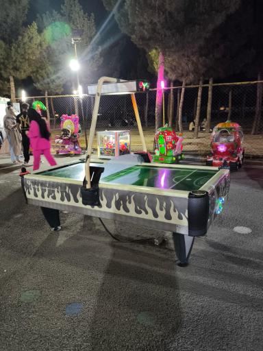 عکس شهربازی پنگوین قرمز