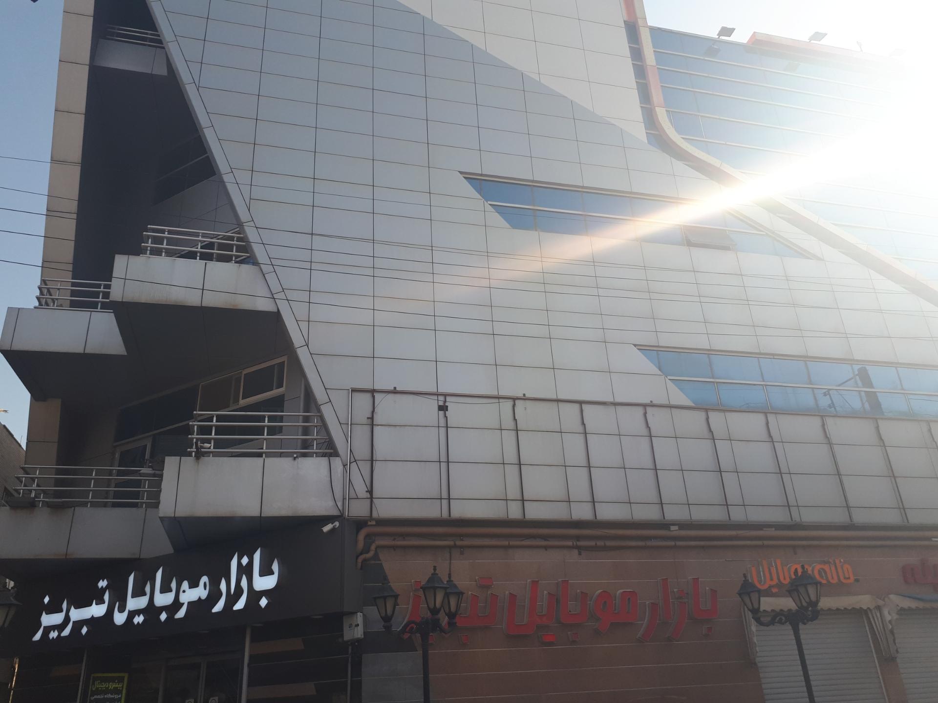 عکس بازار موبایل تبریز